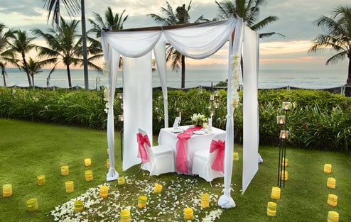 Surprise and pamper your soul mate with an intimate dinning experience in our ocean front or tropical garden pavilion gazebo. Experience truly